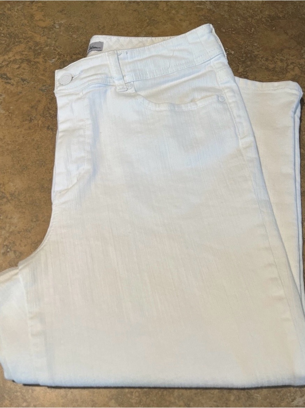 Chico's White Cropped Ankle Jeans